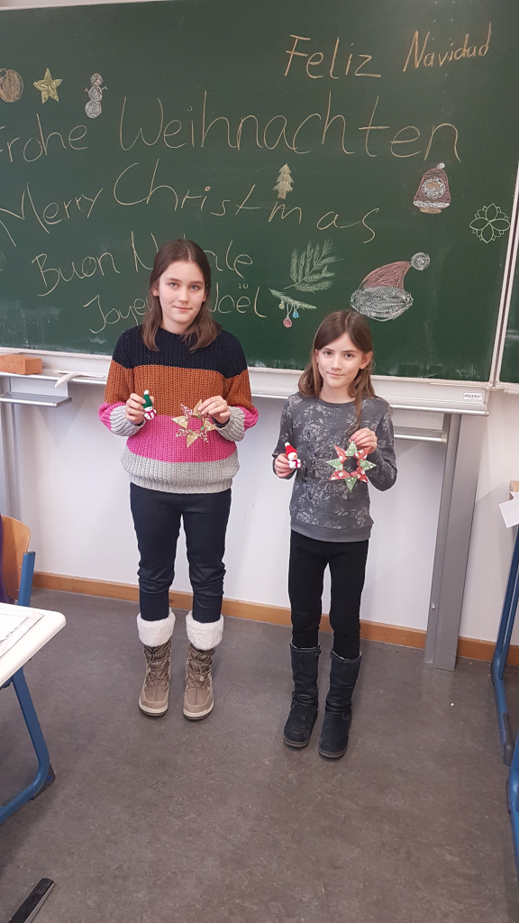 Das ASG-Bibliotheksteam läutet die Weihnachtsferien ein …