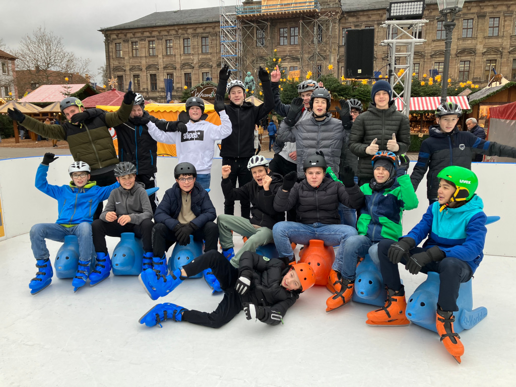 "Erlangen on Ice" mit den Jungs der Klassen 8a und 8d