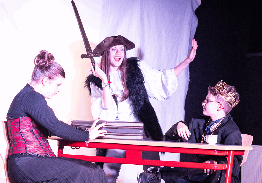 „Familiengeschichten“  Aufführung des Mittelstufentheaters am 9.7.25