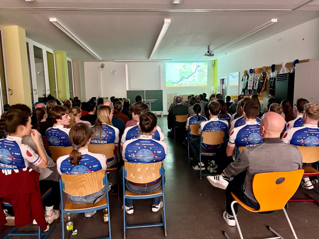 Abschlussabend des P-Seminars Radfernfahrt: "Europ&auml;ische Institutionen in bewegten Zeiten"