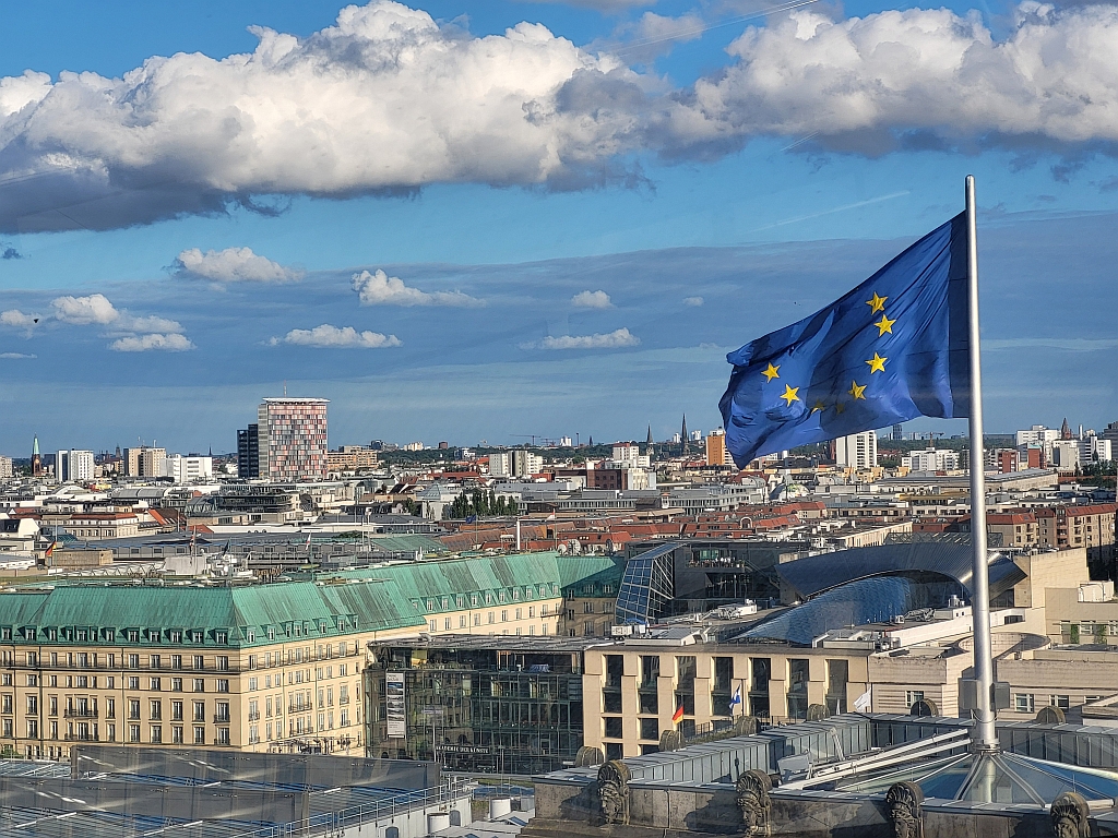 Du musst nach Berlin. Da jeh&ouml;rste hin!