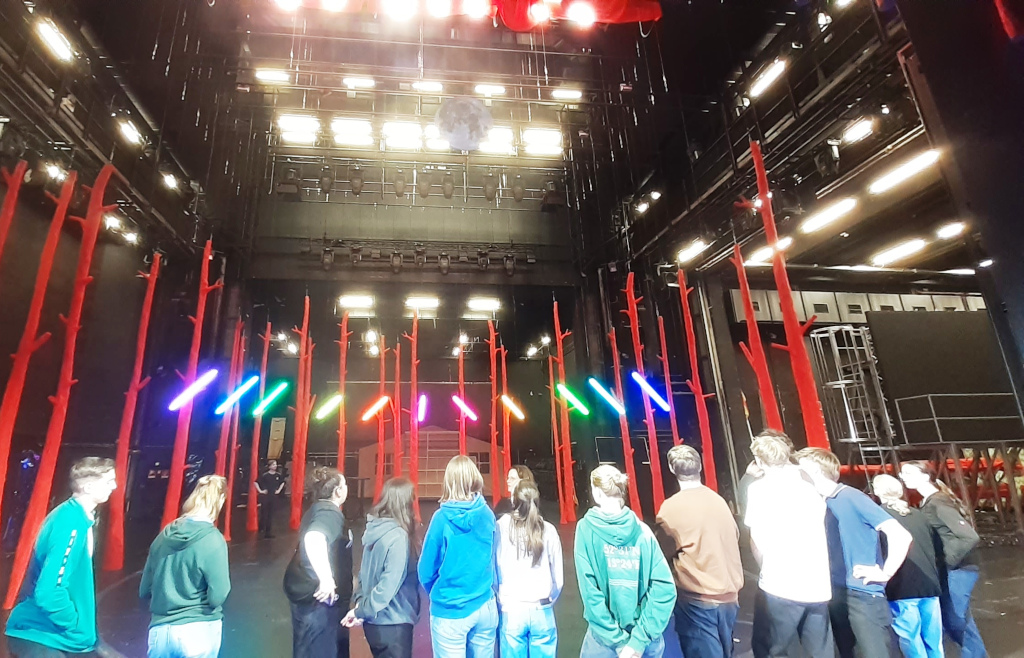 B&uuml;hnen frei und andere Blickwinkel f&uuml;r die 11a im Staatstheater