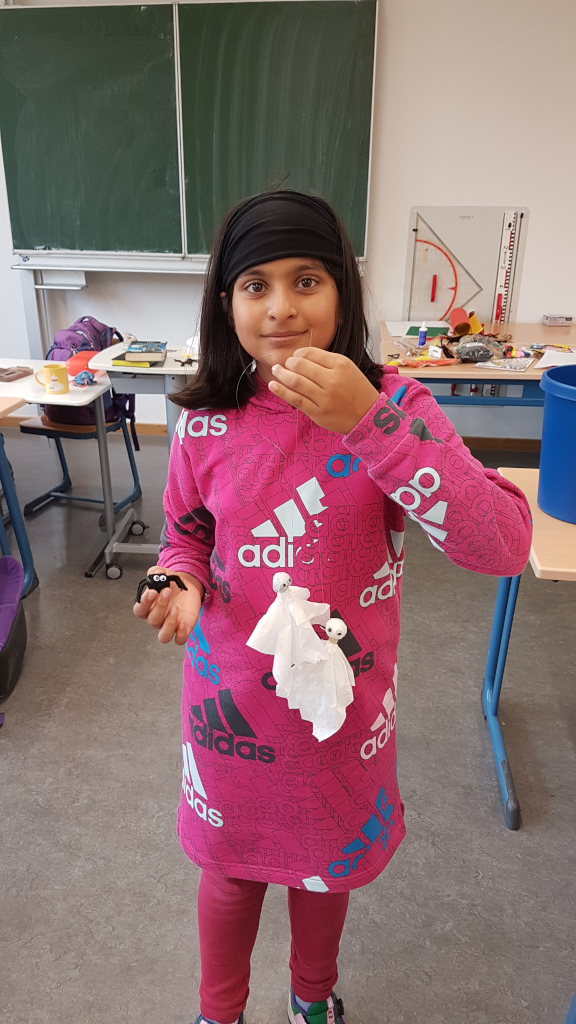 Halloween-Basteln mit dem Bibliotheksteam