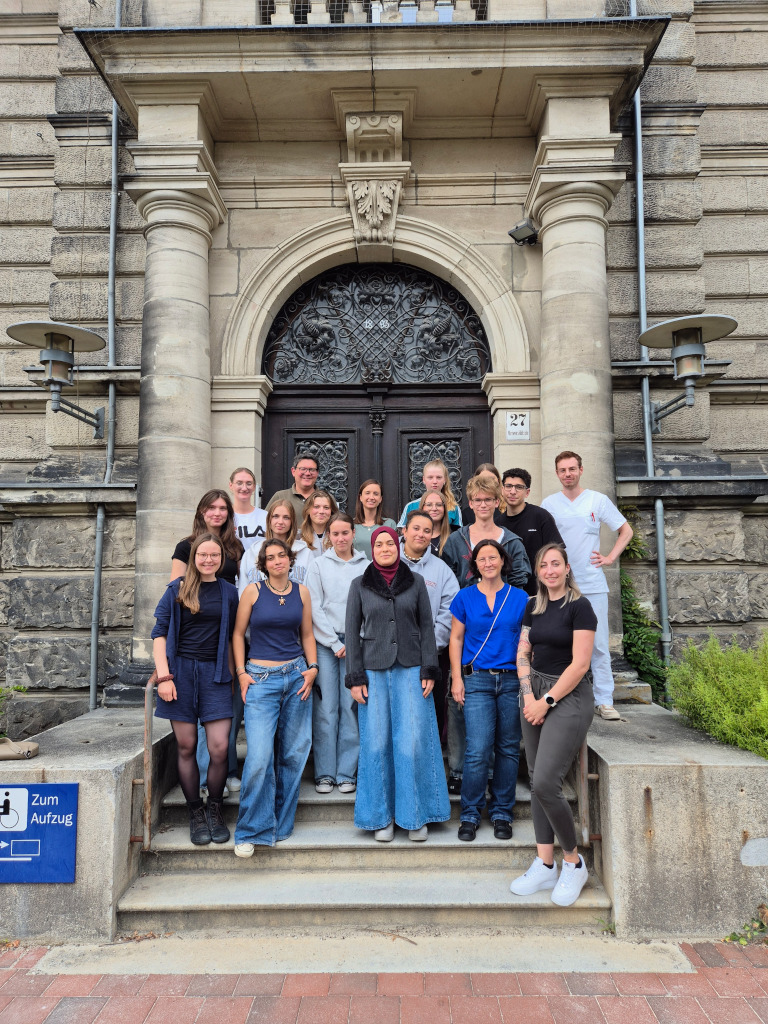 Besuch des Bio-LKs in der Strahlenklinik