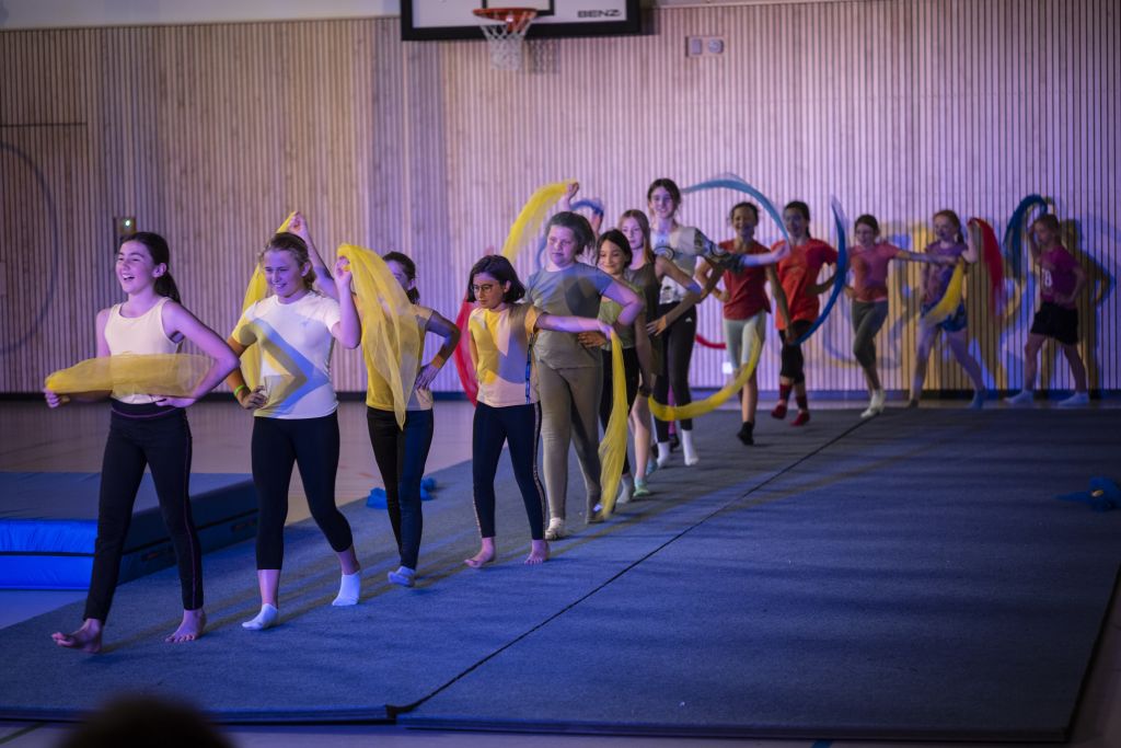 Nachtrag: Auff&uuml;hrung des Zirkus &bdquo;Regenbogen&ldquo; durch die Sportklasse 5cd