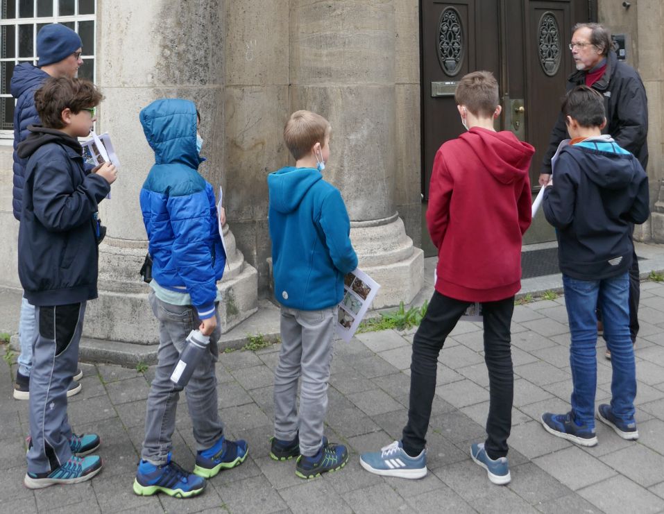 Exkursion "Naturwerksteine an historischen und modernen Bauten in Erlangen"