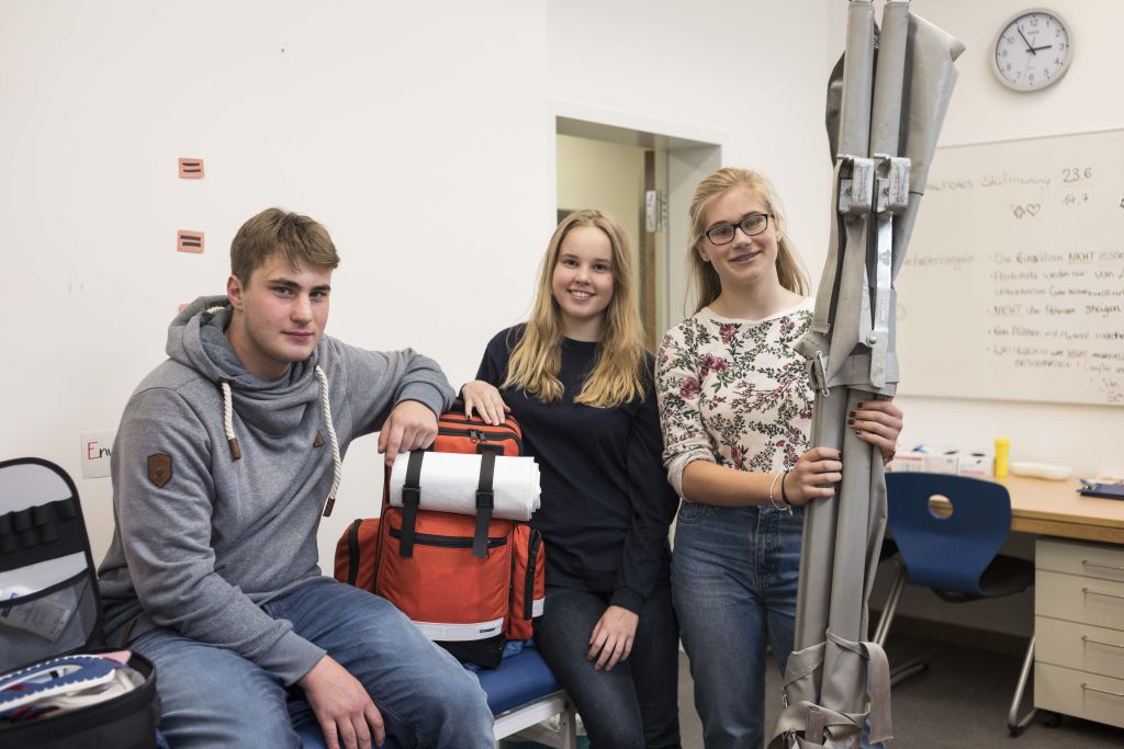 "Schulsanit&auml;ter, bitte zum Sekretariat!"