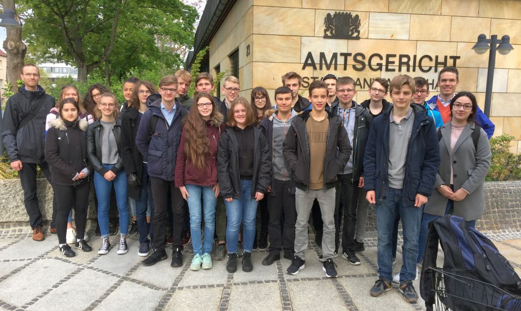 Sieben und neun Monate auf Bew&auml;hrung