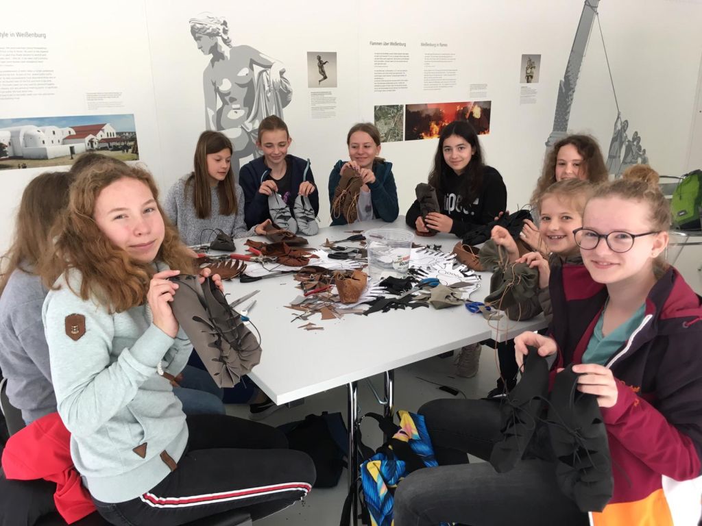 Videte: Soleas fecimus!