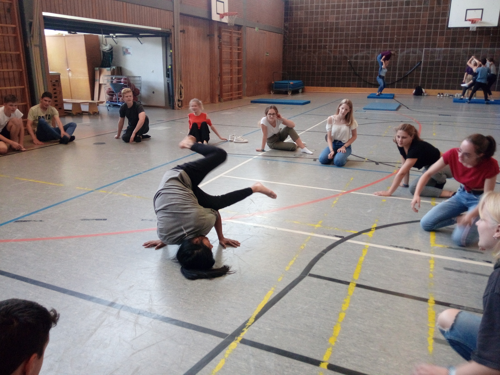 Breakdance, Jonglieren und Akrobatik mit "Las Ag&uuml;izotes"