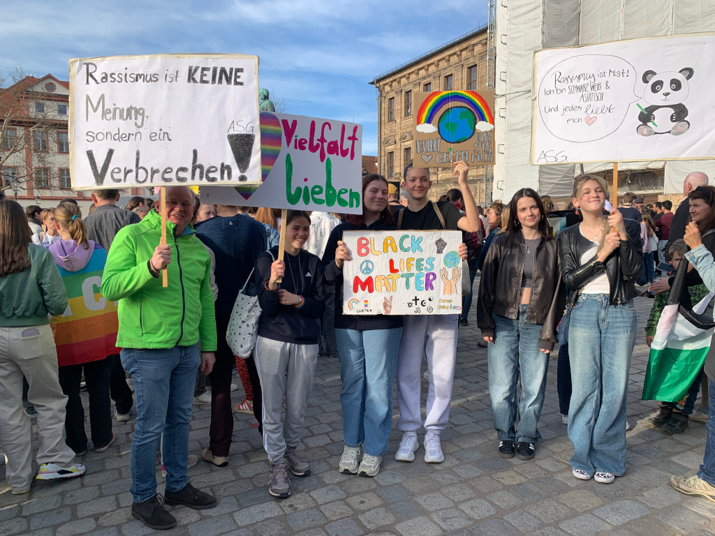 Demo - Bunt gegen Rassismus