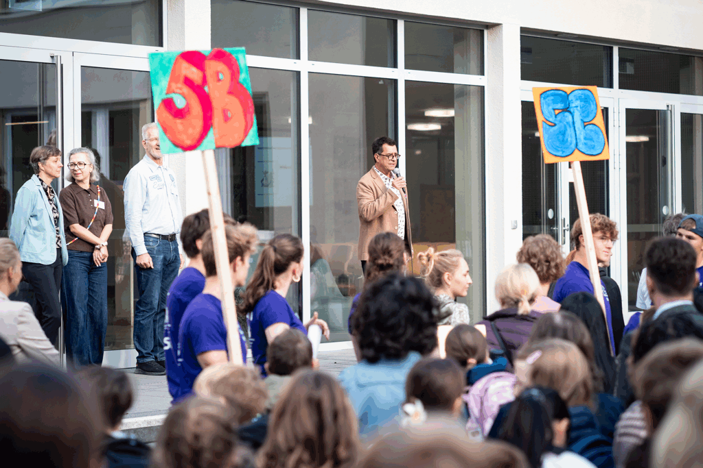 Ein herzliches Willkommen f&uuml;r 172 F&uuml;nftkl&auml;ssler am ASG