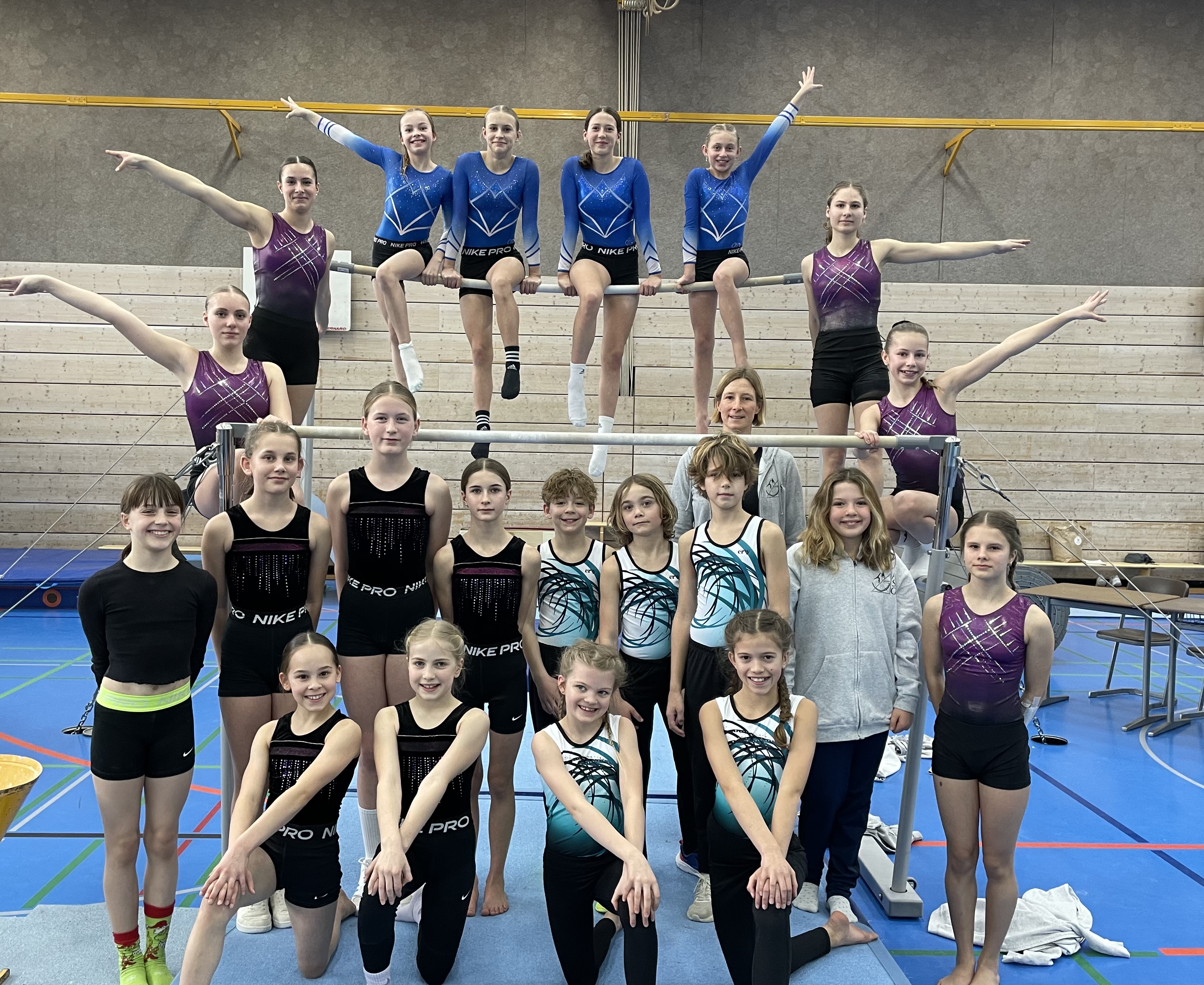 Erfolgreiche Turnerinnen und Turner beim Bezirksfinale