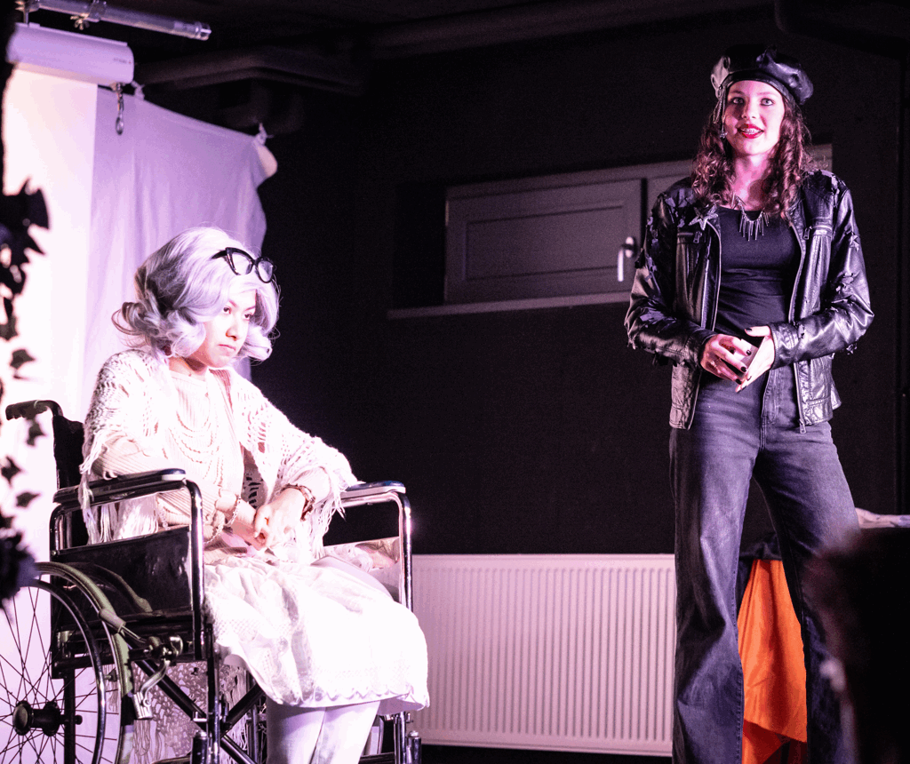 &bdquo;Familiengeschichten&ldquo;  Auff&uuml;hrung des Mittelstufentheaters am 9.7.25