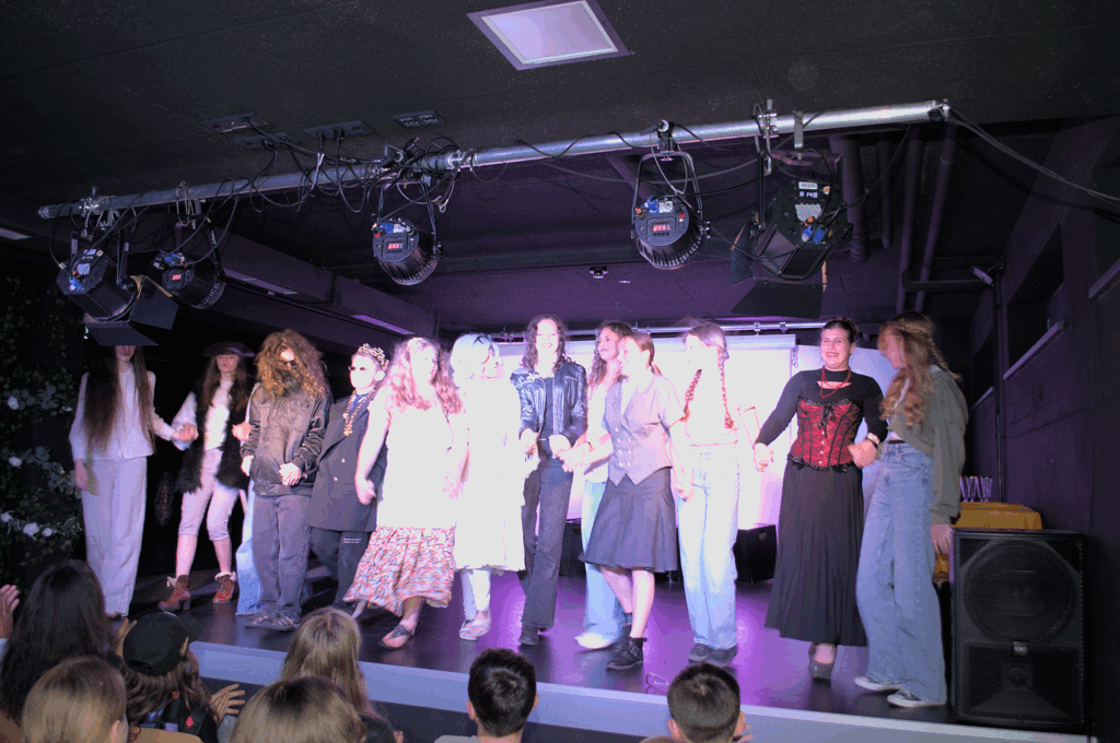 &bdquo;Familiengeschichten&ldquo;  Auff&uuml;hrung des Mittelstufentheaters am 9.7.25