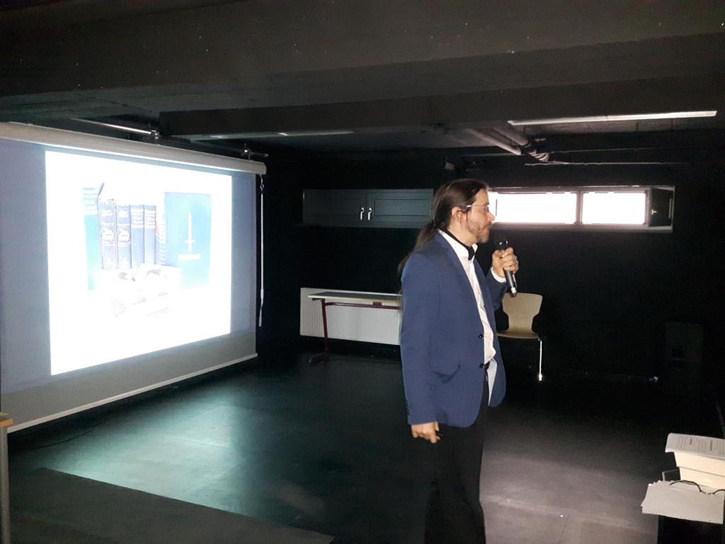 Historiker Dr. Roman T&ouml;ppel am ASG