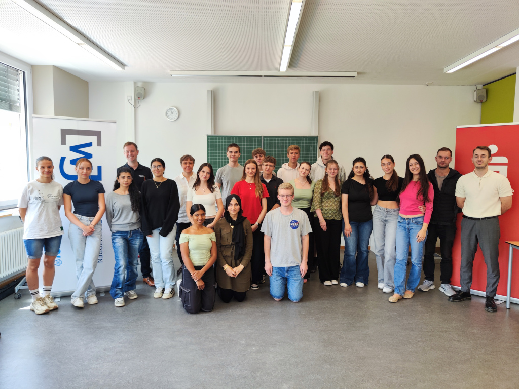 Jung, kreativ, unternehmerisch: Schulfinale des Gesch&auml;ftsmodell-Pitches am ASG  begeistert Fachjury