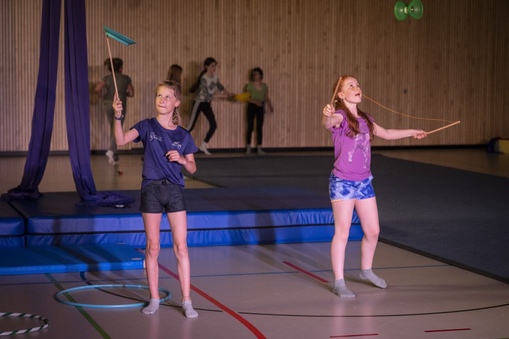 Nachtrag: Auff&uuml;hrung des Zirkus &bdquo;Regenbogen&ldquo; durch die Sportklasse 5cd