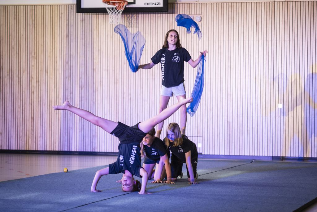 Nachtrag: Auff&uuml;hrung des Zirkus &bdquo;Regenbogen&ldquo; durch die Sportklasse 5cd