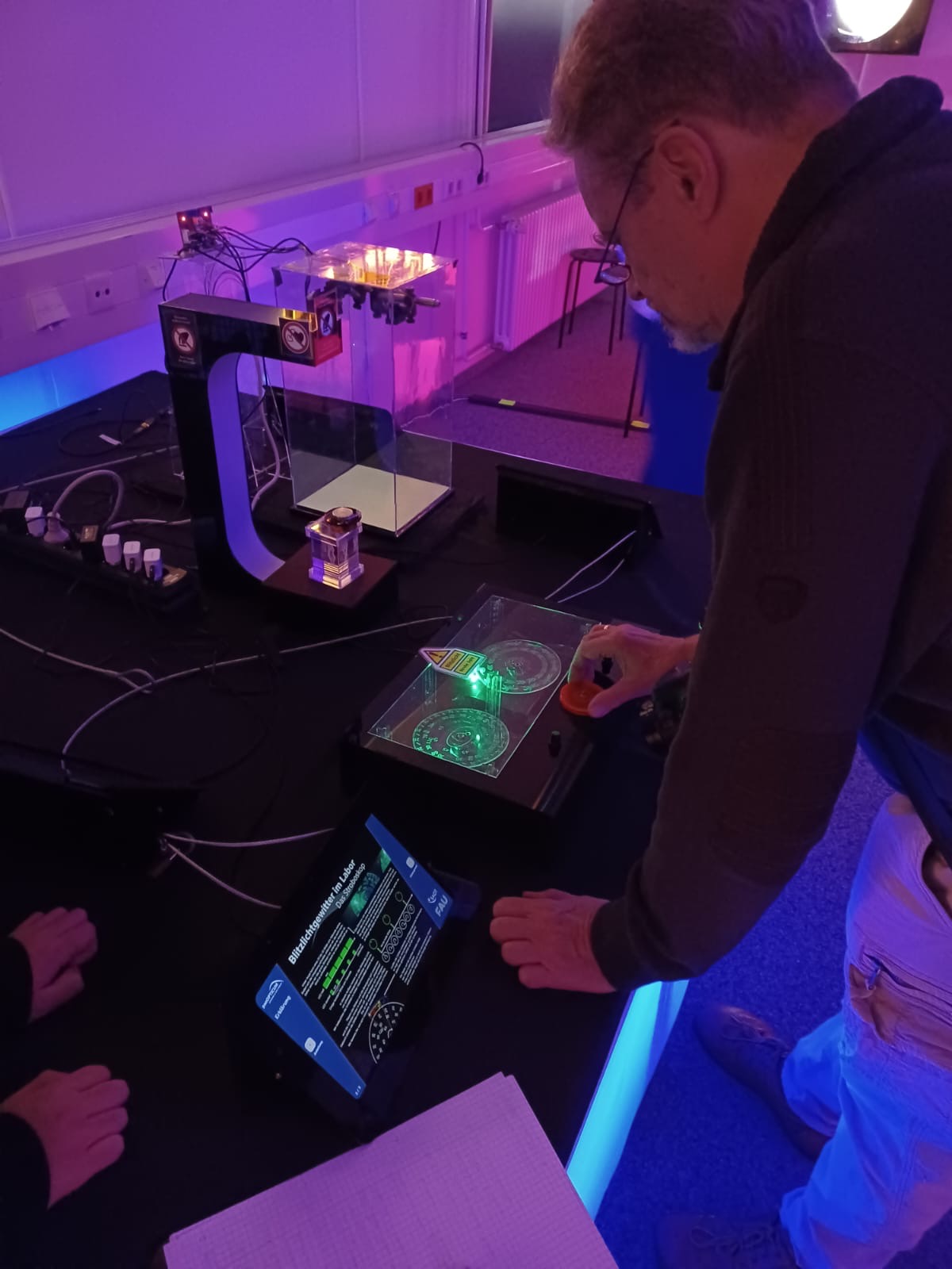 &bdquo;panOPTICUM&ldquo; &ndash; Photonik und optische Technologien zum Anfassen!