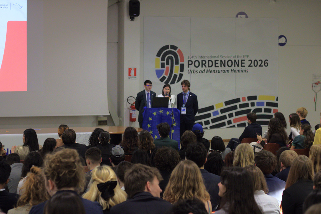 Sch&uuml;lerin des ASG beim Europ&auml;ischen Jugendparlament in Pordenone, Italien